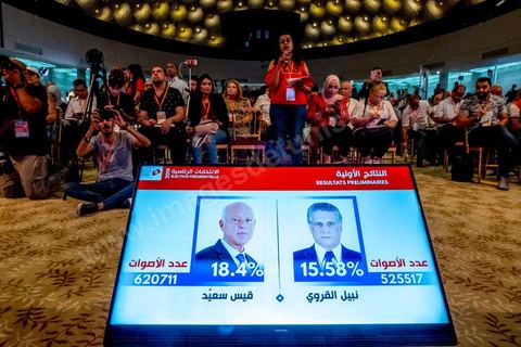 17 septembre 2019 : au centre de presse de l'ISIE, Instance Supérieure Indépendante des Elections, le prsident de l'ISIE, Nabil Baffoun, annonce les résultultas complets préliminaires du 1er tour des électiosn présidentielles du 15 septembre. Kais Saied, candidat indépendant, termin epremier avec 18,8 % suivi par Nabil Karoui, candidat en prison, avec 15,5 %, tous les deux sont qualifiés pour le second tour en atttendant d'éventuels recours invalidants et l'annonce officielle et definitives des résultats prévus dasn les trois emaines à venir maximum. 