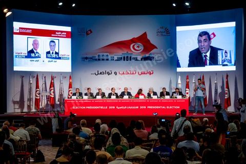 17 septembre 2019 : au centre de presse de l'ISIE, Instance Supérieure Indépendante des Elections, le prsident de l'ISIE, Nabil Baffoun, annonce les résultultas complets préliminaires du 1er tour des électiosn présidentielles du 15 septembre. Kais Saied, candidat indépendant, termin epremier avec 18,8 % suivi par Nabil Karoui, candidat en prison, avec 15,5 %, tous les deux sont qualifiés pour le second tour en atttendant d'éventuels recours invalidants et l'annonce officielle et definitives des résultats prévus dasn les trois emaines à venir maximum. 