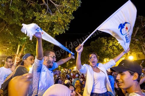 3 octobre 2019 : en cette fin de campagne électorale pour les légilsatives prévues ce dimanche 6 octobre, le parti Ennahdha organis eun grand meeting de cloture sur l'Avenue Habib Bourguiba à Tunis. En présence d'un grand nombre de militants du parti le meeting est plus une fête q'un meeting politique, le président du parti et candidat sur la circonscriptiond e Tunis 1 Rached Ghannouchi est venu saluer les militants accompagné de Adbalfattah Mourou, vice président du parti. 