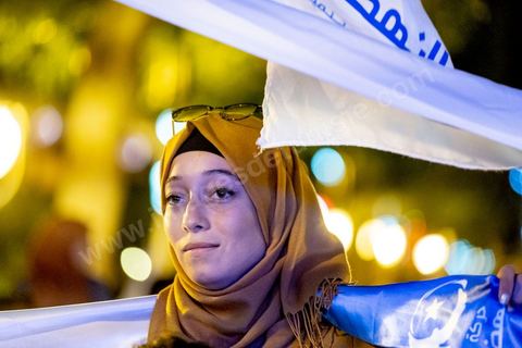 3 octobre 2019 : en cette fin de campagne électorale pour les légilsatives prévues ce dimanche 6 octobre, le parti Ennahdha organis eun grand meeting de cloture sur l'Avenue Habib Bourguiba à Tunis. En présence d'un grand nombre de militants du parti le meeting est plus une fête q'un meeting politique, le président du parti et candidat sur la circonscriptiond e Tunis 1 Rached Ghannouchi est venu saluer les militants accompagné de Adbalfattah Mourou, vice président du parti. 