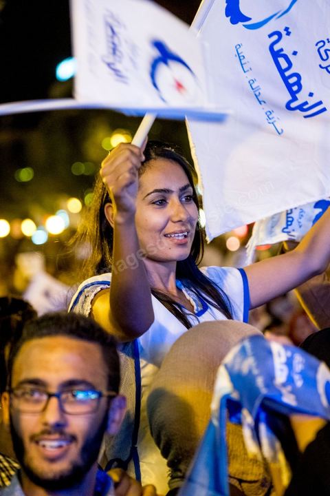 3 octobre 2019 : en cette fin de campagne électorale pour les légilsatives prévues ce dimanche 6 octobre, le parti Ennahdha organis eun grand meeting de cloture sur l'Avenue Habib Bourguiba à Tunis. En présence d'un grand nombre de militants du parti le meeting est plus une fête q'un meeting politique, le président du parti et candidat sur la circonscriptiond e Tunis 1 Rached Ghannouchi est venu saluer les militants accompagné de Adbalfattah Mourou, vice président du parti. 