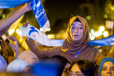 3 octobre 2019 : en cette fin de campagne électorale pour les légilsatives prévues ce dimanche 6 octobre, le parti Ennahdha organis eun grand meeting de cloture sur l'Avenue Habib Bourguiba à Tunis. En présence d'un grand nombre de militants du parti le meeting est plus une fête q'un meeting politique, le président du parti et candidat sur la circonscriptiond e Tunis 1 Rached Ghannouchi est venu saluer les militants accompagné de Adbalfattah Mourou, vice président du parti. 