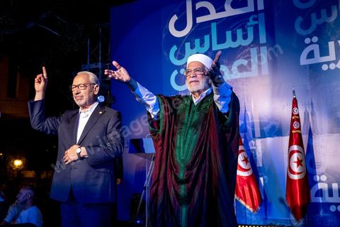 3 octobre 2019 : en cette fin de campagne électorale pour les légilsatives prévues ce dimanche 6 octobre, le parti Ennahdha organis eun grand meeting de cloture sur l'Avenue Habib Bourguiba à Tunis. En présence d'un grand nombre de militants du parti le meeting est plus une fête q'un meeting politique, le président du parti et candidat sur la circonscriptiond e Tunis 1 Rached Ghannouchi est venu saluer les militants accompagné de Adbalfattah Mourou, vice président du parti. 