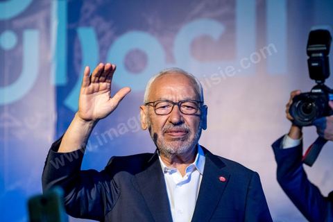 3 octobre 2019 : en cette fin de campagne électorale pour les légilsatives prévues ce dimanche 6 octobre, le parti Ennahdha organis eun grand meeting de cloture sur l'Avenue Habib Bourguiba à Tunis. En présence d'un grand nombre de militants du parti le meeting est plus une fête q'un meeting politique, le président du parti et candidat sur la circonscriptiond e Tunis 1 Rached Ghannouchi est venu saluer les militants accompagné de Adbalfattah Mourou, vice président du parti. 