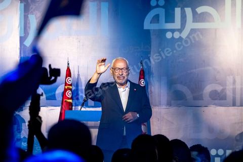 3 octobre 2019 : en cette fin de campagne électorale pour les légilsatives prévues ce dimanche 6 octobre, le parti Ennahdha organis eun grand meeting de cloture sur l'Avenue Habib Bourguiba à Tunis. En présence d'un grand nombre de militants du parti le meeting est plus une fête q'un meeting politique, le président du parti et candidat sur la circonscriptiond e Tunis 1 Rached Ghannouchi est venu saluer les militants accompagné de Adbalfattah Mourou, vice président du parti. 