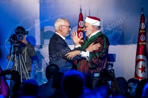 3 octobre 2019 : en cette fin de campagne électorale pour les légilsatives prévues ce dimanche 6 octobre, le parti Ennahdha organis eun grand meeting de cloture sur l'Avenue Habib Bourguiba à Tunis. En présence d'un grand nombre de militants du parti le meeting est plus une fête q'un meeting politique, le président du parti et candidat sur la circonscriptiond e Tunis 1 Rached Ghannouchi est venu saluer les militants accompagné de Adbalfattah Mourou, vice président du parti. 