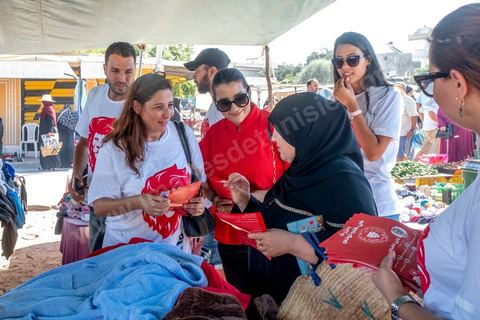 October 1, 2019: At the Zarzouna market, in the Bizerte district of northern Tunisia, the top candidate on the list for the “Au Cœur de la Tunisie” party—led by presidential candidate Nabil Karoui, who is currently in prison—is none other than his brother Ghazi, who is on the run from the law. To fill in for him, his sister Rym Karoui and his son Skander Karoui are campaigning on the ground. The legislative elections are scheduled for October 6. 
