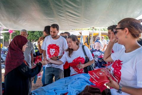 October 1, 2019: At the Zarzouna market, in the Bizerte district of northern Tunisia, the top candidate on the list for the “Au Cœur de la Tunisie” party—led by presidential candidate Nabil Karoui, who is currently in prison—is none other than his brother Ghazi, who is on the run from the law. To fill in for him, his sister Rym Karoui and his son Skander Karoui are campaigning on the ground. The legislative elections are scheduled for October 6. 