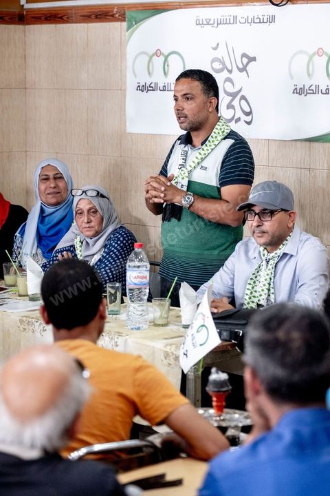 03 octobre 2019 : dans un café du quartier populaire de Raoued, Seifeddine Makhlouf, avocat, candidat éliminé au 1er tour des président et porte parole de la coalition Al Karama, mouvement islamiste proche des jeunes de la révolution, tient une réunion. lors de cette réunion il a indiqué que les habitants de Ben Guerdane sont les plus heureux en Tunisie. « Il y a une absence de l’Etat à Ben Guerdane. La police et l’administration sont quasi-inexistantes. Les habitants de Ben Guerdane sont des hors la loi. La douane tunisienne est éloignée de Ben Guerdane. Souvent, quand on se libère des griffes de l’Etat, on devient heureux ». Et d’ajouter : « Lorsque je me rends à Ben Guerdane, je m’amuse. On peut tout acheter avec les contrebandiers. Souvent, on trouve un agent de police. Il te salue pas plus. La loi n’est pas appliquée. C’est pour cette raison que les habitants de Ben Guerdane sont des gens libres ».