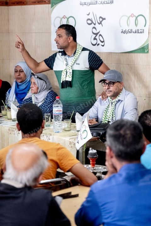 03 octobre 2019 : dans un café du quartier populaire de Raoued, Seifeddine Makhlouf, avocat, candidat éliminé au 1er tour des président et porte parole de la coalition Al Karama, mouvement islamiste proche des jeunes de la révolution, tient une réunion. lors de cette réunion il a indiqué que les habitants de Ben Guerdane sont les plus heureux en Tunisie. « Il y a une absence de l’Etat à Ben Guerdane. La police et l’administration sont quasi-inexistantes. Les habitants de Ben Guerdane sont des hors la loi. La douane tunisienne est éloignée de Ben Guerdane. Souvent, quand on se libère des griffes de l’Etat, on devient heureux ». Et d’ajouter : « Lorsque je me rends à Ben Guerdane, je m’amuse. On peut tout acheter avec les contrebandiers. Souvent, on trouve un agent de police. Il te salue pas plus. La loi n’est pas appliquée. C’est pour cette raison que les habitants de Ben Guerdane sont des gens libres ».