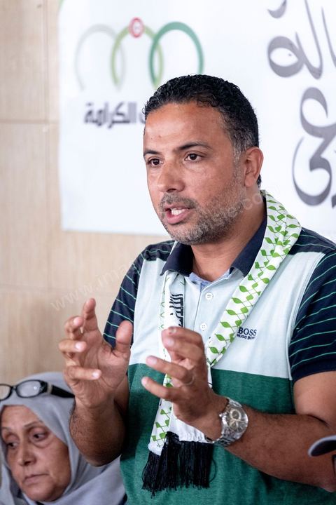 03 octobre 2019 : dans un café du quartier populaire de Raoued, Seifeddine Makhlouf, avocat, candidat éliminé au 1er tour des président et porte parole de la coalition Al Karama, mouvement islamiste proche des jeunes de la révolution, tient une réunion. lors de cette réunion il a indiqué que les habitants de Ben Guerdane sont les plus heureux en Tunisie. « Il y a une absence de l’Etat à Ben Guerdane. La police et l’administration sont quasi-inexistantes. Les habitants de Ben Guerdane sont des hors la loi. La douane tunisienne est éloignée de Ben Guerdane. Souvent, quand on se libère des griffes de l’Etat, on devient heureux ». Et d’ajouter : « Lorsque je me rends à Ben Guerdane, je m’amuse. On peut tout acheter avec les contrebandiers. Souvent, on trouve un agent de police. Il te salue pas plus. La loi n’est pas appliquée. C’est pour cette raison que les habitants de Ben Guerdane sont des gens libres ».