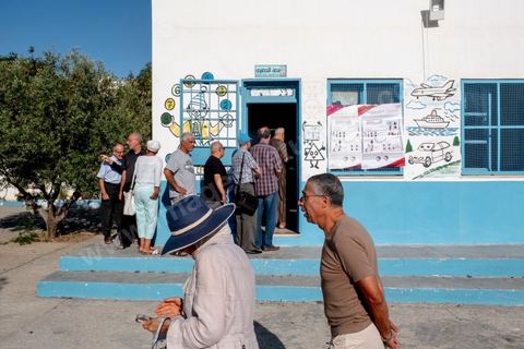 06 octobre 2019 : jour de vote pour les élections législatives en Tunisie, plus de 7 millions d'électeurs sont appelés à élire les membres de l'Assemblée des Représentants du Peuple, 217 députés à choisir parmis 1506 listes répartis sur 33 circonscriptions. A 19h30 l'ISIE annoce une participation de 41,50 %, la plus faible pour ces élections depuis 2011. Le scrutin de listes est à la propotionnelle à un seul tour. Près de 14 000 bureaux de votes mis en place en Tunisie et à l'étranger. Les résultat definitifs sont prévus dasn les trois jours suivants le scrutin. 
