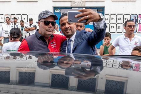 06 octobre 2019 : Jour de vote pour les élections législatives en Tunisie, Seifeddine Makhlouf, avocat, candidat éliminé au 1er tour des présidentielles et porte parole de la coalition Al Karama, mouvement islamiste proche des jeunes de la révolution, se rend pour voter à son bureau du quartier populaire de Bab Jedid à Tunis. Le soir son parti sera la surprise des élections avec la troisième place et près de 20 siéges à l'ARP selon les instituts de sondage.
