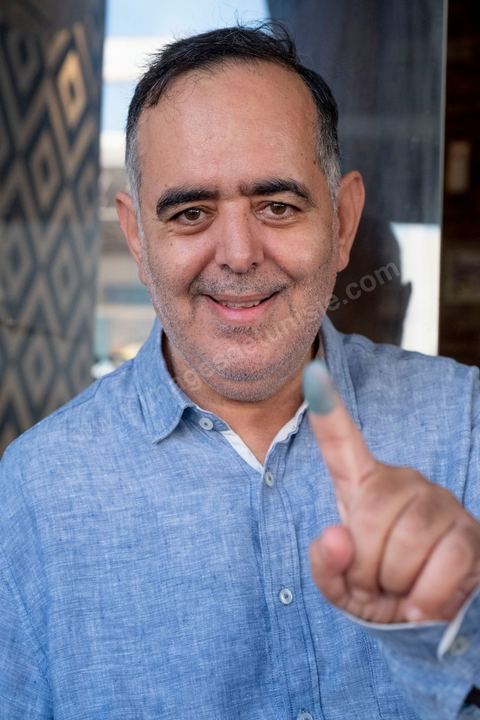 13 octobre 2019 : la Tunisie vote aujourd'hui pour le second tour des élections présidentielles, les électeurs doivent choisir entre Nabil Karoui, président du parti Qalb Tounes "Au coeur de la Tunisie" sorti de prison il y a 4 jours, et Kais Saied, candidat indépendant et atypique. La participation à 12h est de 17,6% soit un point de plus qu'au premier tour, la mobilisation des jeunes semble plus forte aujourd'hui. 