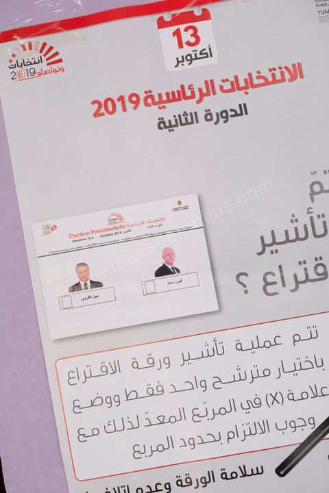 13 octobre 2019 : la Tunisie vote aujourd'hui pour le second tour des élections présidentielles, les électeurs doivent choisir entre Nabil Karoui, président du parti Qalb Tounes "Au coeur de la Tunisie" sorti de prison il y a 4 jours, et Kais Saied, candidat indépendant et atypique. La participation à 12h est de 17,6% soit un point de plus qu'au premier tour, la mobilisation des jeunes semble plus forte aujourd'hui. 