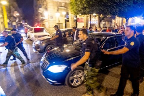 13 octobre 2019 : plusierus dizaines de milliers de citoyens sont venus spontanément fêter la victoire de Kais Saied aux élections présidentielles sur l'avenue Habib Bourguiba à Tunis. Annoncée à 20h les instituts de sondage mettent le candidat Saied largement vainqueur avec près de 75% des voix. C'est une victoire du peuple face au sytéme politique, c'est la révolution du peuple par les urnes. Le rassemeblemnt très important s'est passé dasn le calme et le respect, la joie et l'espoir de citoyens de tous ages pour une nouvelle Tunisie, celle de la révolution avortée de 2011. 