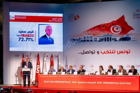 14 octobre 2019 : moins de 24h après la fermeture des bureaux de vote, Nabil Baffoun, président de l’Instance supérieure indépendante pour les élections (ISIE) a annoncé les résultats préliminaires du scrutin présidentiel, ce sont 2 777 931 Tunisiens qui ont voté pour Kaïs Saïed, candidat indépendant, qui l'emporte avec 72,71% des voix contre seulement 1 042 894 voix (27,29%) pour le candidat Nabil Karoui, président du parti Au Cœur de la Tunisie, avec un taux de participation estimé à 56,8% à l’intérieur du pays et 24,4% à l’étranger. Notons qu’en cas d’absence de recours, les résultats officiels définitifs de l’élection présidentielle seront annoncés dans un délai de trois jours.