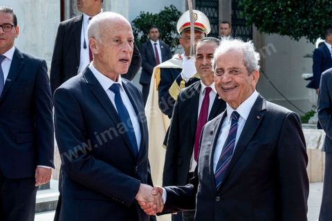 23 octobre 2019 : au palais de Carthage le président de la république par interim, suit eà la mort de Beji Caid Essebsi, Mohammed Ennaceur reçoit le nouveau président élu Kais Saied pour la passation de pouvoirs. Kais Saied ensuite saluera le drapeau et les forces de sécurité au rythme de l'hymne national dans la cour du palais pour ensuite entrer au palis et prendre ses fonctions de Président de la République. 