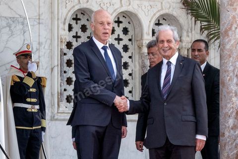 23 octobre 2019 : au palais de Carthage le président de la république par interim, suit eà la mort de Beji Caid Essebsi, Mohammed Ennaceur reçoit le nouveau président élu Kais Saied pour la passation de pouvoirs. Kais Saied ensuite saluera le drapeau et les forces de sécurité au rythme de l'hymne national dans la cour du palais pour ensuite entrer au palis et prendre ses fonctions de Président de la République. 