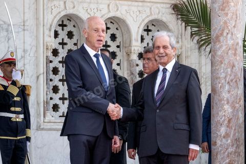 23 octobre 2019 : au palais de Carthage le président de la république par interim, suit eà la mort de Beji Caid Essebsi, Mohammed Ennaceur reçoit le nouveau président élu Kais Saied pour la passation de pouvoirs. Kais Saied ensuite saluera le drapeau et les forces de sécurité au rythme de l'hymne national dans la cour du palais pour ensuite entrer au palis et prendre ses fonctions de Président de la République. 