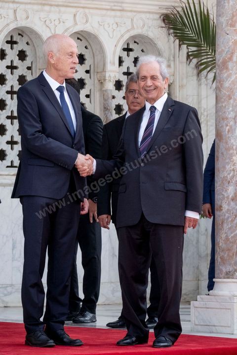 23 octobre 2019 : au palais de Carthage le président de la république par interim, suit eà la mort de Beji Caid Essebsi, Mohammed Ennaceur reçoit le nouveau président élu Kais Saied pour la passation de pouvoirs. Kais Saied ensuite saluera le drapeau et les forces de sécurité au rythme de l'hymne national dans la cour du palais pour ensuite entrer au palis et prendre ses fonctions de Président de la République. 