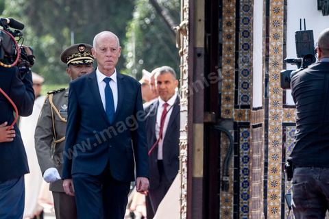 23 octobre 2019 : au palais de Carthage le président de la république par interim, suit eà la mort de Beji Caid Essebsi, Mohammed Ennaceur reçoit le nouveau président élu Kais Saied pour la passation de pouvoirs. Kais Saied ensuite saluera le drapeau et les forces de sécurité au rythme de l'hymne national dans la cour du palais pour ensuite entrer au palis et prendre ses fonctions de Président de la République. 