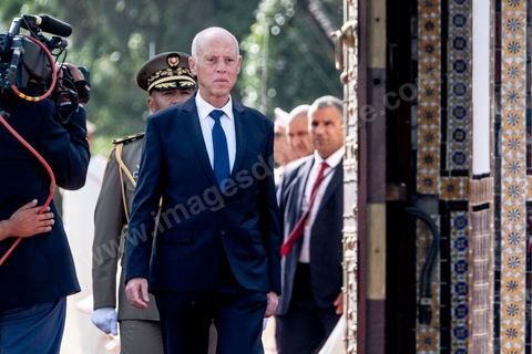 23 octobre 2019 : au palais de Carthage le président de la république par interim, suit eà la mort de Beji Caid Essebsi, Mohammed Ennaceur reçoit le nouveau président élu Kais Saied pour la passation de pouvoirs. Kais Saied ensuite saluera le drapeau et les forces de sécurité au rythme de l'hymne national dans la cour du palais pour ensuite entrer au palis et prendre ses fonctions de Président de la République. 