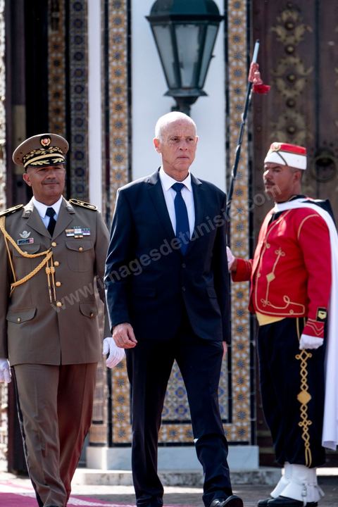 23 octobre 2019 : au palais de Carthage le président de la république par interim, suit eà la mort de Beji Caid Essebsi, Mohammed Ennaceur reçoit le nouveau président élu Kais Saied pour la passation de pouvoirs. Kais Saied ensuite saluera le drapeau et les forces de sécurité au rythme de l'hymne national dans la cour du palais pour ensuite entrer au palis et prendre ses fonctions de Président de la République. 