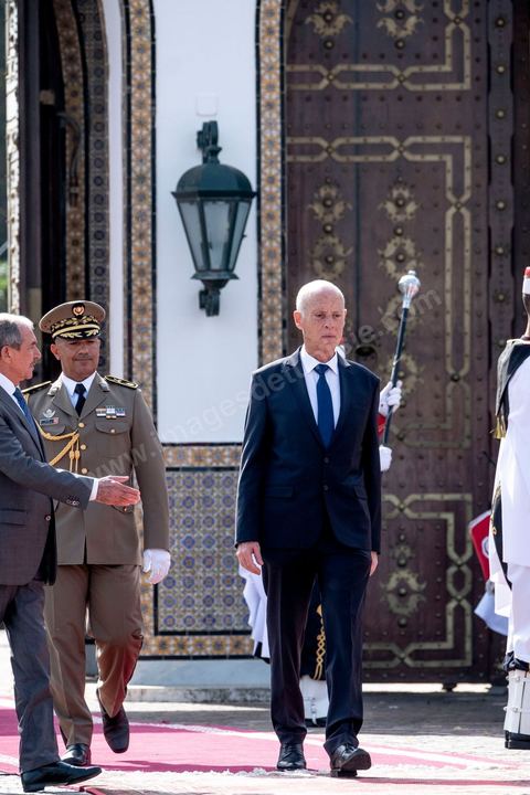 23 octobre 2019 : au palais de Carthage le président de la république par interim, suit eà la mort de Beji Caid Essebsi, Mohammed Ennaceur reçoit le nouveau président élu Kais Saied pour la passation de pouvoirs. Kais Saied ensuite saluera le drapeau et les forces de sécurité au rythme de l'hymne national dans la cour du palais pour ensuite entrer au palis et prendre ses fonctions de Président de la République. 