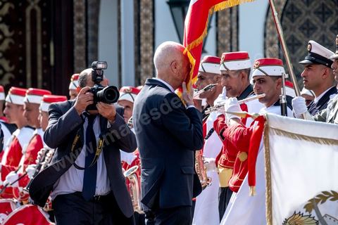 23 octobre 2019 : au palais de Carthage le président de la république par interim, suit eà la mort de Beji Caid Essebsi, Mohammed Ennaceur reçoit le nouveau président élu Kais Saied pour la passation de pouvoirs. Kais Saied ensuite saluera le drapeau et les forces de sécurité au rythme de l'hymne national dans la cour du palais pour ensuite entrer au palis et prendre ses fonctions de Président de la République. 