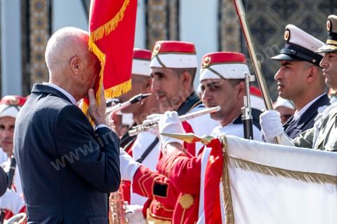 23 octobre 2019 : au palais de Carthage le président de la république par interim, suit eà la mort de Beji Caid Essebsi, Mohammed Ennaceur reçoit le nouveau président élu Kais Saied pour la passation de pouvoirs. Kais Saied ensuite saluera le drapeau et les forces de sécurité au rythme de l'hymne national dans la cour du palais pour ensuite entrer au palis et prendre ses fonctions de Président de la République. 