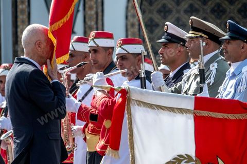 23 octobre 2019 : au palais de Carthage le président de la république par interim, suit eà la mort de Beji Caid Essebsi, Mohammed Ennaceur reçoit le nouveau président élu Kais Saied pour la passation de pouvoirs. Kais Saied ensuite saluera le drapeau et les forces de sécurité au rythme de l'hymne national dans la cour du palais pour ensuite entrer au palis et prendre ses fonctions de Président de la République. 
