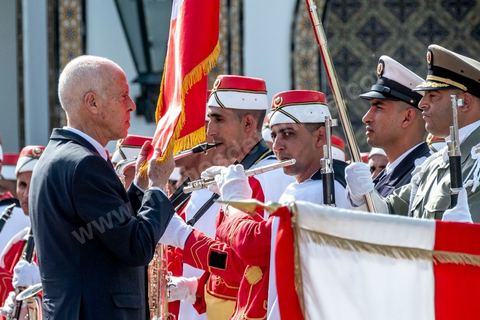 23 octobre 2019 : au palais de Carthage le président de la république par interim, suit eà la mort de Beji Caid Essebsi, Mohammed Ennaceur reçoit le nouveau président élu Kais Saied pour la passation de pouvoirs. Kais Saied ensuite saluera le drapeau et les forces de sécurité au rythme de l'hymne national dans la cour du palais pour ensuite entrer au palis et prendre ses fonctions de Président de la République. 