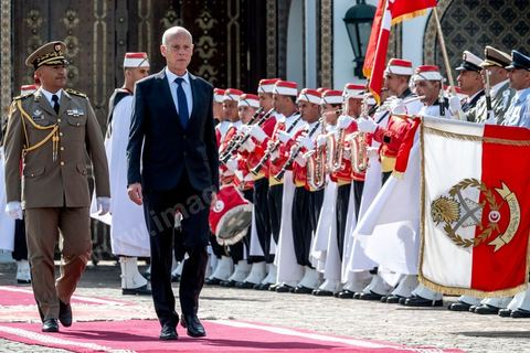 23 octobre 2019 : au palais de Carthage le président de la république par interim, suit eà la mort de Beji Caid Essebsi, Mohammed Ennaceur reçoit le nouveau président élu Kais Saied pour la passation de pouvoirs. Kais Saied ensuite saluera le drapeau et les forces de sécurité au rythme de l'hymne national dans la cour du palais pour ensuite entrer au palis et prendre ses fonctions de Président de la République. 