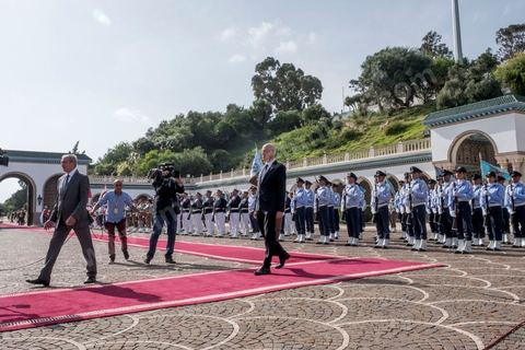 23 octobre 2019 : au palais de Carthage le président de la république par interim, suit eà la mort de Beji Caid Essebsi, Mohammed Ennaceur reçoit le nouveau président élu Kais Saied pour la passation de pouvoirs. Kais Saied ensuite saluera le drapeau et les forces de sécurité au rythme de l'hymne national dans la cour du palais pour ensuite entrer au palis et prendre ses fonctions de Président de la République. 