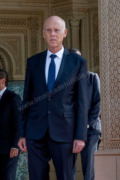 23 octobre 2019 : au palais de Carthage le président de la république par interim, suit eà la mort de Beji Caid Essebsi, Mohammed Ennaceur reçoit le nouveau président élu Kais Saied pour la passation de pouvoirs. Kais Saied ensuite saluera le drapeau et les forces de sécurité au rythme de l'hymne national dans la cour du palais pour ensuite entrer au palis et prendre ses fonctions de Président de la République. 
