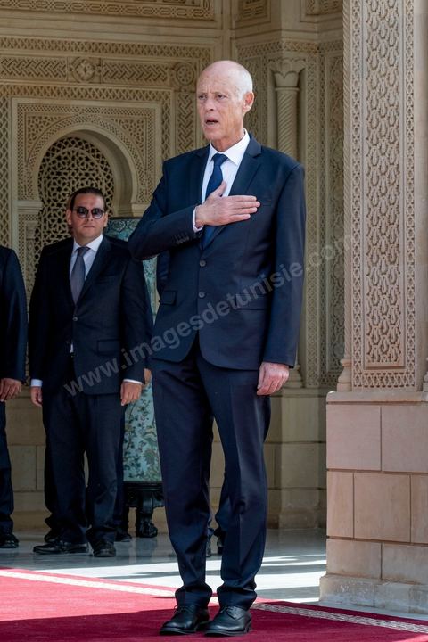 23 octobre 2019 : au palais de Carthage le président de la république par interim, suit eà la mort de Beji Caid Essebsi, Mohammed Ennaceur reçoit le nouveau président élu Kais Saied pour la passation de pouvoirs. Kais Saied ensuite saluera le drapeau et les forces de sécurité au rythme de l'hymne national dans la cour du palais pour ensuite entrer au palis et prendre ses fonctions de Président de la République. 