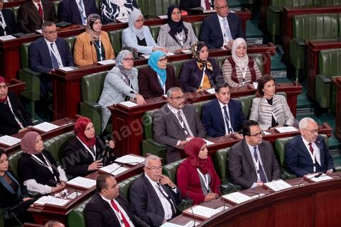 13 novembre 2019 : L’Assemblée des Représentants du Peuple a tenu ce mercredi sa première séance plénière de la nouvelle législature suite aux élections du 6 octobre sous la présidence du doyen des députés Rached Ghannouchi, président du parti Ennahdha et candidat à la présidence de l'ARP. Après des premiers échanges houleux, notamment de la députée Abir Moussi, les députés ont élu avec 123 voix sur 217 Rached Ghannouchi nouveau Président de l'ARP grâce au soutien de dernière minute du parti de Nabil Karoui, Qalb Tounes, malgré une campagne anti Ennahdha. Samira Chaouchi, députée du parti Qalb Tounes est ensuite élue vice présidente de l'ARP.