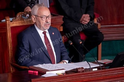 13 novembre 2019 : Rached Ghannouchi élu Président de l'ARP. L’Assemblée des Représentants du Peuple a tenu ce mercredi sa première séance plénière de la nouvelle législature suite aux élections du 6 octobre sous la présidence du doyen des députés Rached Ghannouchi, président du parti Ennahdha et candidat à la présidence de l'ARP. Après des premiers échanges houleux, notamment de la députée Abir Moussi, les députés ont élu avec 123 voix sur 217 Rached Ghannouchi nouveau Président de l'ARP grâce au soutien de dernière minute du parti de Nabil Karoui, Qalb Tounes, malgré une campagne anti Ennahdha. Samira Chaouchi, députée du parti Qalb Tounes est ensuite élue vice présidente de l'ARP.