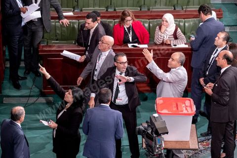 13 novembre 2019 : Abir et les députés de son parti. L’Assemblée des Représentants du Peuple a tenu ce mercredi sa première séance plénière de la nouvelle législature suite aux élections du 6 octobre sous la présidence du doyen des députés Rached Ghannouchi, président du parti Ennahdha et candidat à la présidence de l'ARP. Après des premiers échanges houleux, notamment de la députée Abir Moussi, les députés ont élu avec 123 voix sur 217 Rached Ghannouchi nouveau Président de l'ARP grâce au soutien de dernière minute du parti de Nabil Karoui, Qalb Tounes, malgré une campagne anti Ennahdha. Samira Chaouchi, députée du parti Qalb Tounes est ensuite élue vice présidente de l'ARP.
