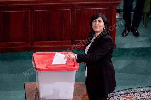 13 novembre 2019 : Abir Moussi. L’Assemblée des Représentants du Peuple a tenu ce mercredi sa première séance plénière de la nouvelle législature suite aux élections du 6 octobre sous la présidence du doyen des députés Rached Ghannouchi, président du parti Ennahdha et candidat à la présidence de l'ARP. Après des premiers échanges houleux, notamment de la députée Abir Moussi, les députés ont élu avec 123 voix sur 217 Rached Ghannouchi nouveau Président de l'ARP grâce au soutien de dernière minute du parti de Nabil Karoui, Qalb Tounes, malgré une campagne anti Ennahdha. Samira Chaouchi, députée du parti Qalb Tounes est ensuite élue vice présidente de l'ARP.