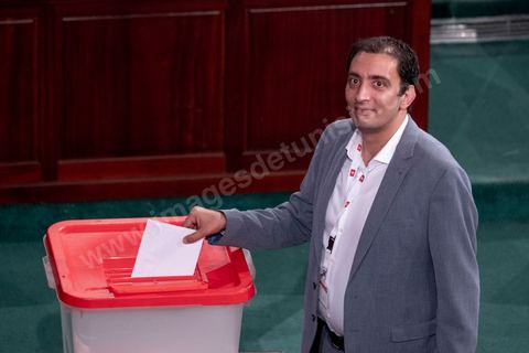 13 novembre 2019 : Yacine Ayari. L’Assemblée des Représentants du Peuple a tenu ce mercredi sa première séance plénière de la nouvelle législature suite aux élections du 6 octobre sous la présidence du doyen des députés Rached Ghannouchi, président du parti Ennahdha et candidat à la présidence de l'ARP. Après des premiers échanges houleux, notamment de la députée Abir Moussi, les députés ont élu avec 123 voix sur 217 Rached Ghannouchi nouveau Président de l'ARP grâce au soutien de dernière minute du parti de Nabil Karoui, Qalb Tounes, malgré une campagne anti Ennahdha. Samira Chaouchi, députée du parti Qalb Tounes est ensuite élue vice présidente de l'ARP.