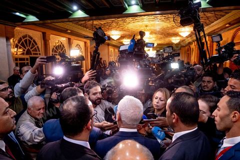 13 novembre 2019 : Déclaration presse de Rached Ghannouchi après son élection comme président de l'ARP. L’Assemblée des Représentants du Peuple a tenu ce mercredi sa première séance plénière de la nouvelle législature suite aux élections du 6 octobre sous la présidence du doyen des députés Rached Ghannouchi, président du parti Ennahdha et candidat à la présidence de l'ARP. Après des premiers échanges houleux, notamment de la députée Abir Moussi, les députés ont élu avec 123 voix sur 217 Rached Ghannouchi nouveau Président de l'ARP grâce au soutien de dernière minute du parti de Nabil Karoui, Qalb Tounes, malgré une campagne anti Ennahdha. Samira Chaouchi, députée du parti Qalb Tounes est ensuite élue vice présidente de l'ARP.