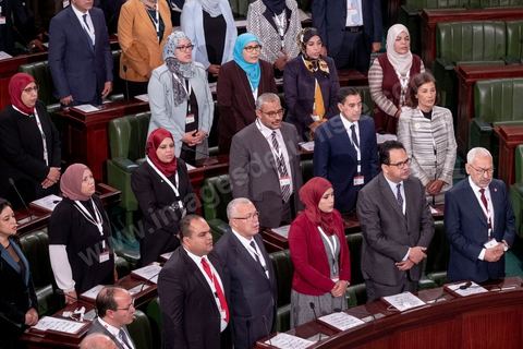 13 novembre 2019 : L’Assemblée des Représentants du Peuple a tenu ce mercredi sa première séance plénière de la nouvelle législature suite aux élections du 6 octobre sous la présidence du doyen des députés Rached Ghannouchi, président du parti Ennahdha et candidat à la présidence de l'ARP. Après des premiers échanges houleux, notamment de la députée Abir Moussi, les députés ont élu avec 123 voix sur 217 Rached Ghannouchi nouveau Président de l'ARP grâce au soutien de dernière minute du parti de Nabil Karoui, Qalb Tounes, malgré une campagne anti Ennahdha. Samira Chaouchi, députée du parti Qalb Tounes est ensuite élue vice présidente de l'ARP.