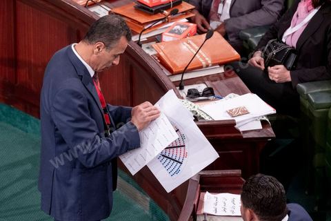 13 novembre 2019 : L’Assemblée des Représentants du Peuple a tenu ce mercredi sa première séance plénière de la nouvelle législature suite aux élections du 6 octobre sous la présidence du doyen des députés Rached Ghannouchi, président du parti Ennahdha et candidat à la présidence de l'ARP. Après des premiers échanges houleux, notamment de la députée Abir Moussi, les députés ont élu avec 123 voix sur 217 Rached Ghannouchi nouveau Président de l'ARP grâce au soutien de dernière minute du parti de Nabil Karoui, Qalb Tounes, malgré une campagne anti Ennahdha. Samira Chaouchi, députée du parti Qalb Tounes est ensuite élue vice présidente de l'ARP.