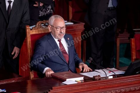 13 novembre 2019 : Rached Ghannouchi élu Président de l'ARP. L’Assemblée des Représentants du Peuple a tenu ce mercredi sa première séance plénière de la nouvelle législature suite aux élections du 6 octobre sous la présidence du doyen des députés Rached Ghannouchi, président du parti Ennahdha et candidat à la présidence de l'ARP. Après des premiers échanges houleux, notamment de la députée Abir Moussi, les députés ont élu avec 123 voix sur 217 Rached Ghannouchi nouveau Président de l'ARP grâce au soutien de dernière minute du parti de Nabil Karoui, Qalb Tounes, malgré une campagne anti Ennahdha. Samira Chaouchi, députée du parti Qalb Tounes est ensuite élue vice présidente de l'ARP.