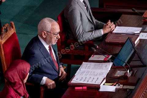 13 novembre 2019 : Rached Ghannouchi élu Président de l'ARP. L’Assemblée des Représentants du Peuple a tenu ce mercredi sa première séance plénière de la nouvelle législature suite aux élections du 6 octobre sous la présidence du doyen des députés Rached Ghannouchi, président du parti Ennahdha et candidat à la présidence de l'ARP. Après des premiers échanges houleux, notamment de la députée Abir Moussi, les députés ont élu avec 123 voix sur 217 Rached Ghannouchi nouveau Président de l'ARP grâce au soutien de dernière minute du parti de Nabil Karoui, Qalb Tounes, malgré une campagne anti Ennahdha. Samira Chaouchi, députée du parti Qalb Tounes est ensuite élue vice présidente de l'ARP.