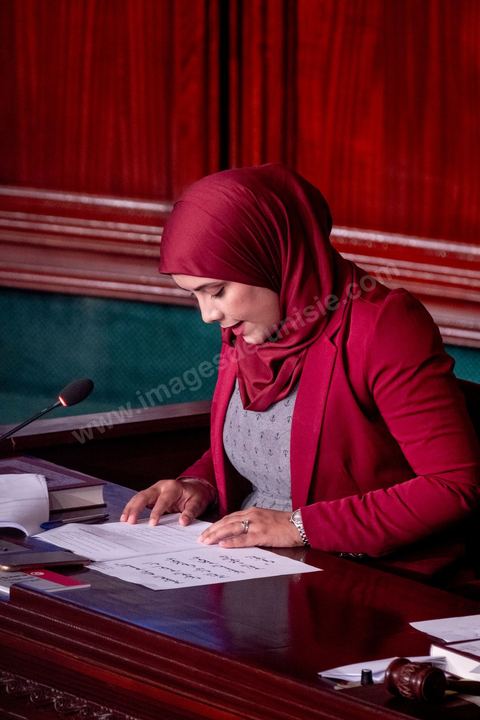 13 novembre 2019 : L’Assemblée des Représentants du Peuple a tenu ce mercredi sa première séance plénière de la nouvelle législature suite aux élections du 6 octobre sous la présidence du doyen des députés Rached Ghannouchi, président du parti Ennahdha et candidat à la présidence de l'ARP. Après des premiers échanges houleux, notamment de la députée Abir Moussi, les députés ont élu avec 123 voix sur 217 Rached Ghannouchi nouveau Président de l'ARP grâce au soutien de dernière minute du parti de Nabil Karoui, Qalb Tounes, malgré une campagne anti Ennahdha. Samira Chaouchi, députée du parti Qalb Tounes est ensuite élue vice présidente de l'ARP.