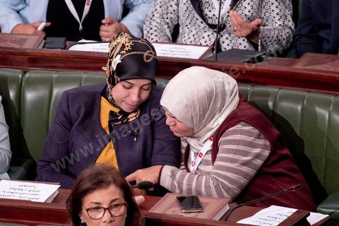 13 novembre 2019 : L’Assemblée des Représentants du Peuple a tenu ce mercredi sa première séance plénière de la nouvelle législature suite aux élections du 6 octobre sous la présidence du doyen des députés Rached Ghannouchi, président du parti Ennahdha et candidat à la présidence de l'ARP. Après des premiers échanges houleux, notamment de la députée Abir Moussi, les députés ont élu avec 123 voix sur 217 Rached Ghannouchi nouveau Président de l'ARP grâce au soutien de dernière minute du parti de Nabil Karoui, Qalb Tounes, malgré une campagne anti Ennahdha. Samira Chaouchi, députée du parti Qalb Tounes est ensuite élue vice présidente de l'ARP.
