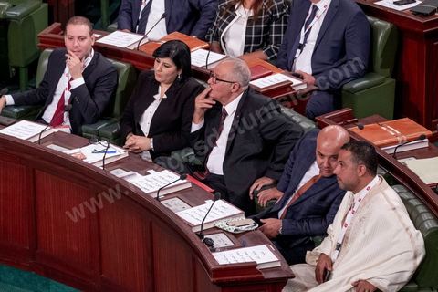13 novembre 2019 : L’Assemblée des Représentants du Peuple a tenu ce mercredi sa première séance plénière de la nouvelle législature suite aux élections du 6 octobre sous la présidence du doyen des députés Rached Ghannouchi, président du parti Ennahdha et candidat à la présidence de l'ARP. Après des premiers échanges houleux, notamment de la députée Abir Moussi, les députés ont élu avec 123 voix sur 217 Rached Ghannouchi nouveau Président de l'ARP grâce au soutien de dernière minute du parti de Nabil Karoui, Qalb Tounes, malgré une campagne anti Ennahdha. Samira Chaouchi, députée du parti Qalb Tounes est ensuite élue vice présidente de l'ARP.